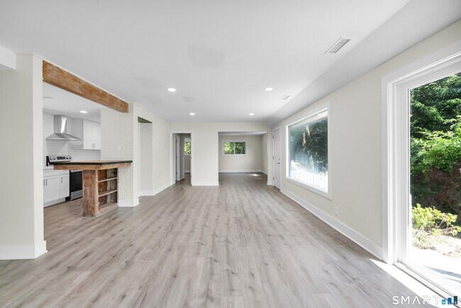 Foto del edificio - 450 Danbury Rd