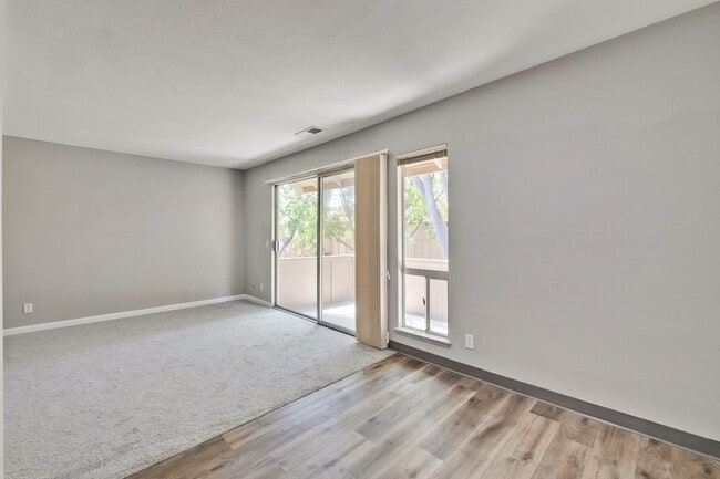 Foto del edificio - Wonderfully Remodeled 2 Bed, 1 Bath Condo w/ In Unit Laundry