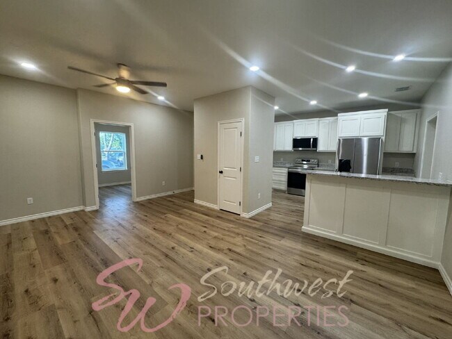 Foto del edificio - New 4BR/2.5BA Home – Perfect for Roommates, Walk to Campus!