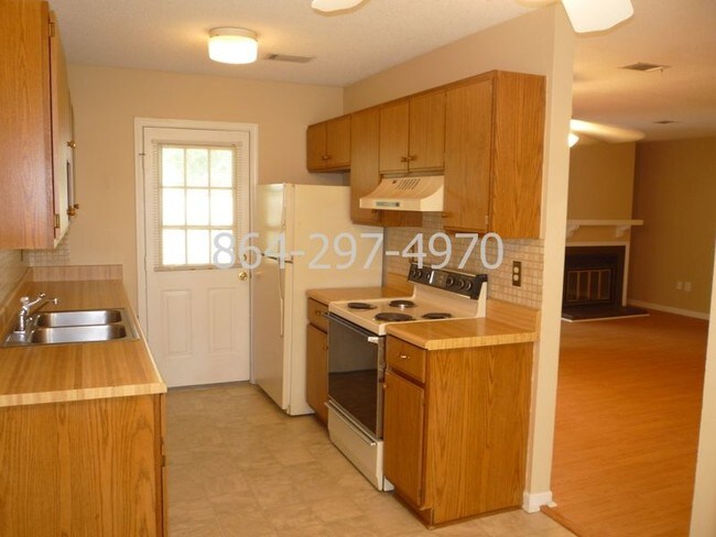 Foto del edificio - 23 Forest Lake Dr