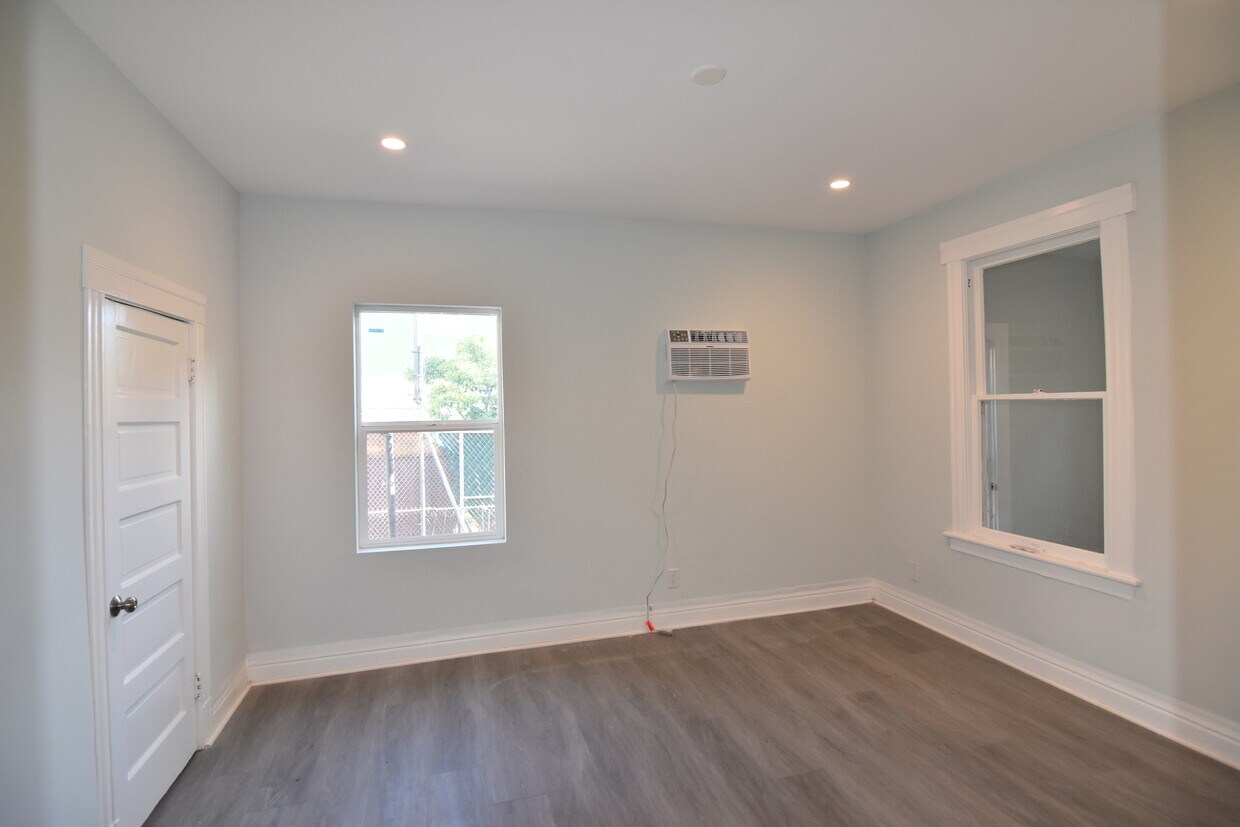Foto principal - 1338 S Catalina St