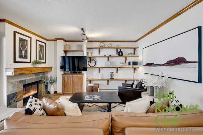 Foto del edificio - AVAILABLE for an Annual Lease @ $5,000/mo ...