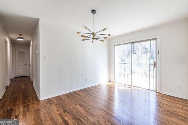 Building Photo - 2058 Green Forrest Dr