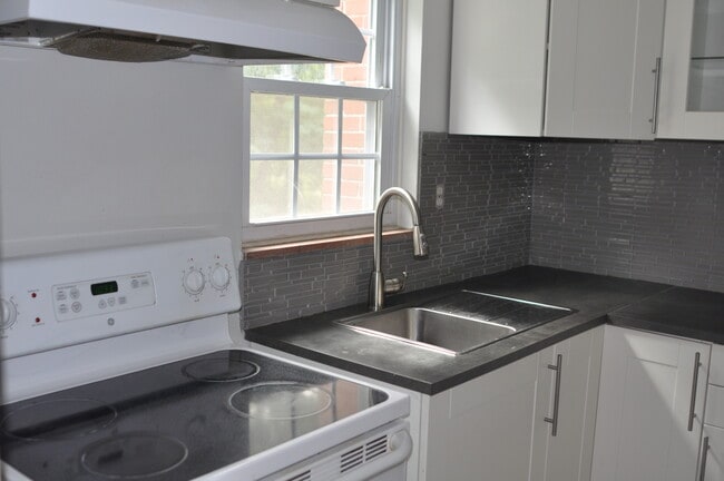 Kitchen - 396 Anawanda Ave