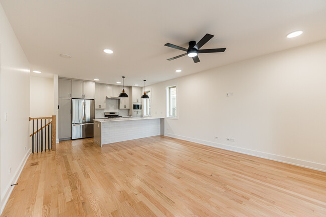 Foto del edificio - 5856 N Magnolia Ave