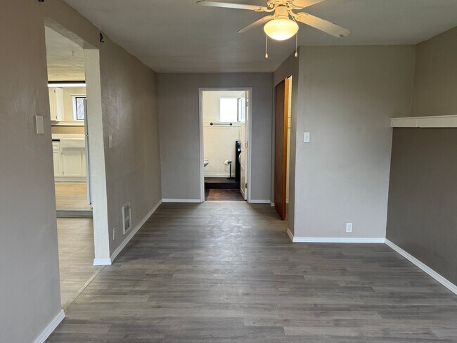 Foto del edificio - 9441 Maple Dr NE