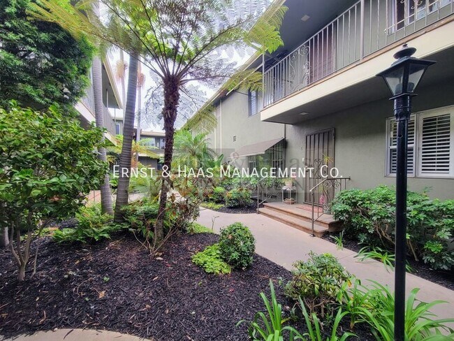 Building Photo - Beautiful 2 Bedroom 2 Bath Bluff Heights C...