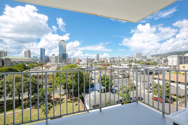 Building Photo - Prime Location! 1/1/1 at the Lime Tree, Mc...