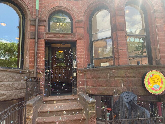 Foto del edificio - 250 Newbury St