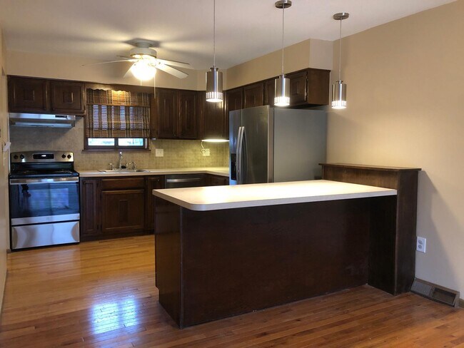Building Photo - 17 Beekman Dr