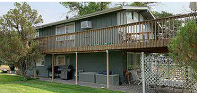 Building Photo - 4 Bed 2 bath just outside of town on over ...