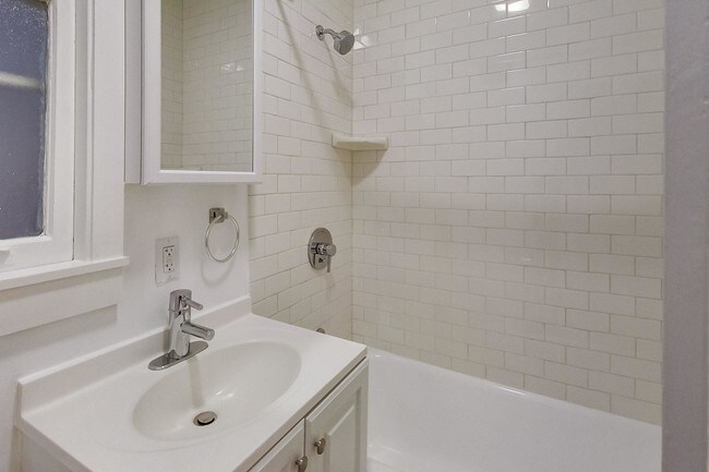 Building Photo - 1 bedroom in San Francisco CA 94123