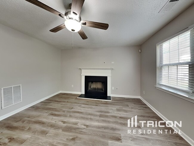 Building Photo - 2121 Serenity Dr NW