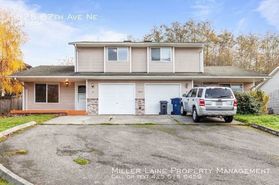 Foto principal - 2 bedroom, 2 bath duplex available now!