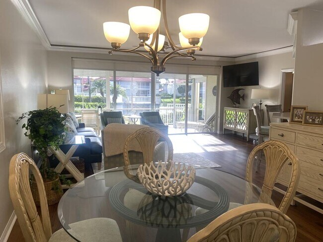 Foto del edificio - 295 Waterside Cir