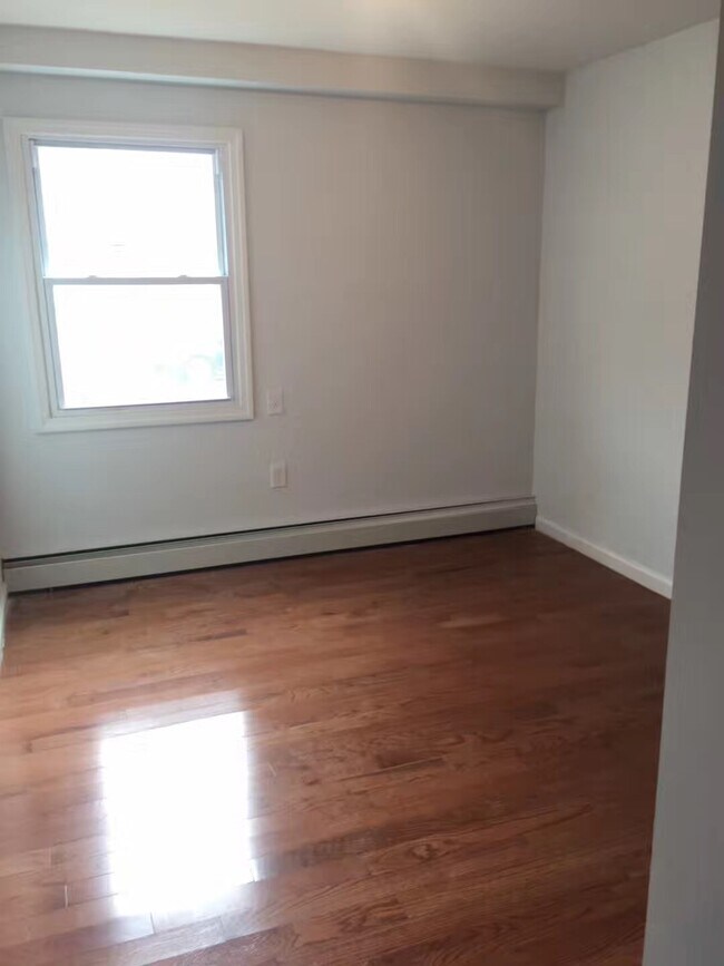 Foto del edificio - 12419 Sutter Ave