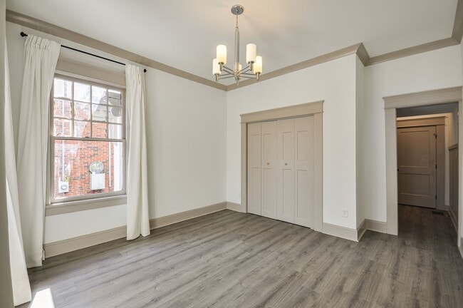Building Photo - Beautifully Updated 1bd/1ba Condo in Midto...
