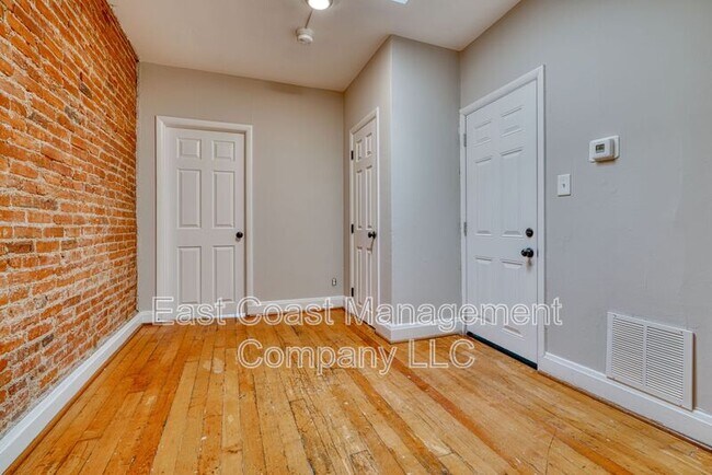 Building Photo - 1714 Linden Ave