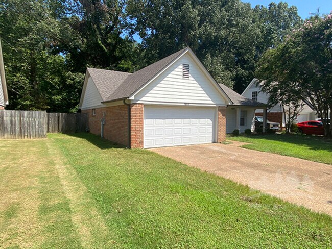 Building Photo - 5888 Garden Ridge Dr