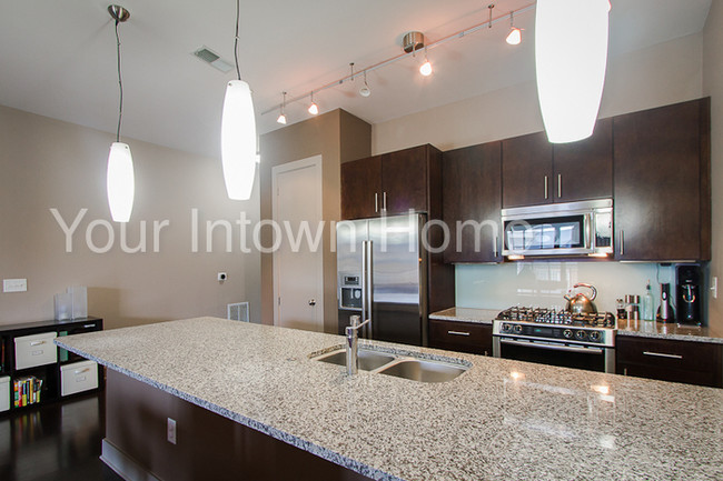 Foto del edificio - 200 N Highland Ave NE