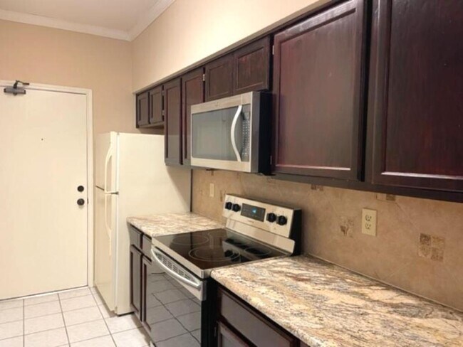 Building Photo - 7378 Regency Square Ct