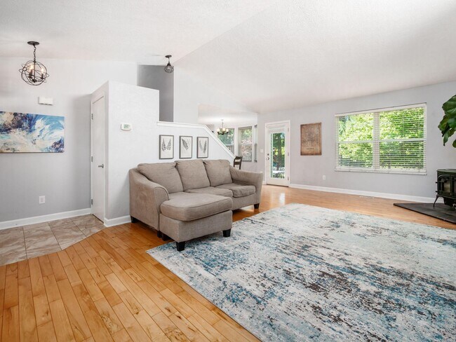 Building Photo - 3259 Longspur Dr