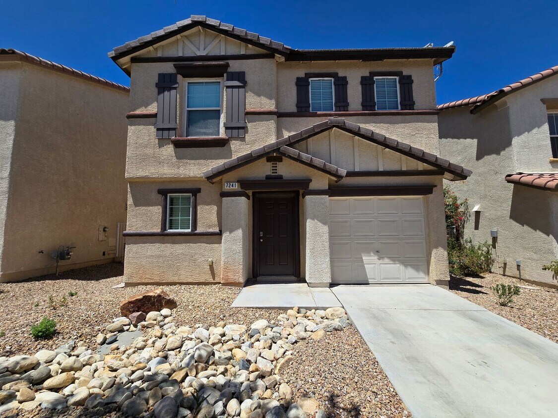 Foto principal - Single Family Home in Desirable SW near Du...