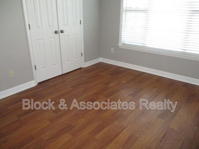 Building Photo - 504 Avery Way Ct