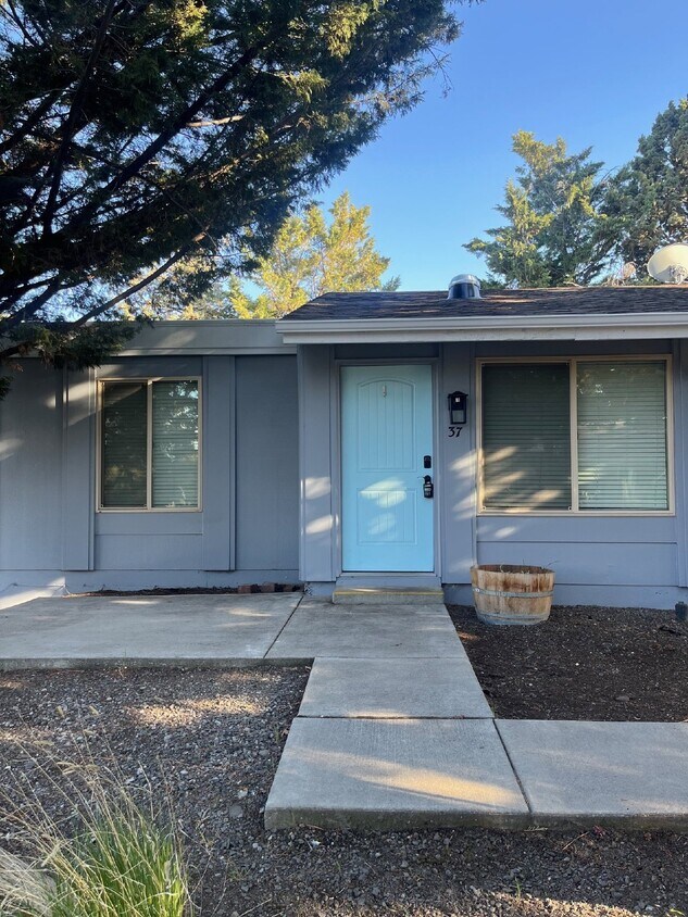 1700 NE Wells Acres Rd Unit 37, Bend, OR 97701 Room for Rent in Bend