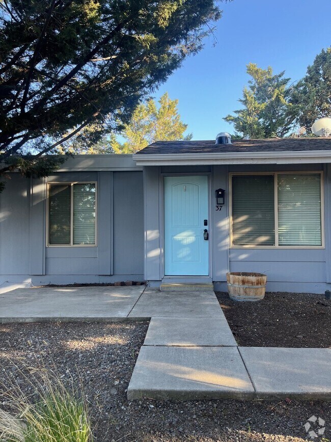 Canyon Park Apartments for Rent with Utilities Included Bend, OR 1