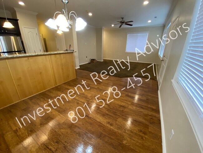 Foto del edificio - Beautiful Townhome in Pleasant Grove!