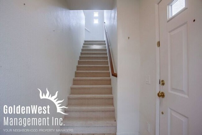 Building Photo - Stunning 2Bdm 2Ba Townhouse at Scripps Ran...
