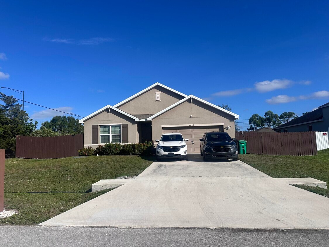 Foto principal - 4609 SW Babylon St