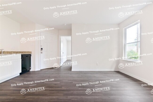 Foto del edificio - 112 Pinebrook Pl