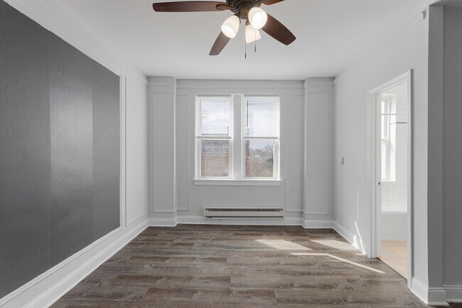 Foto del edificio - 5860 N Kenmore Ave