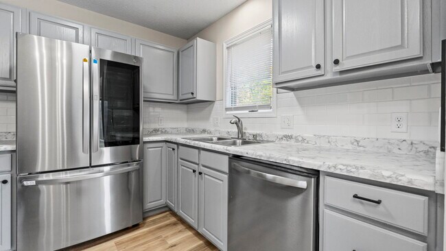 Foto del edificio - 7117 Country Hill Dr