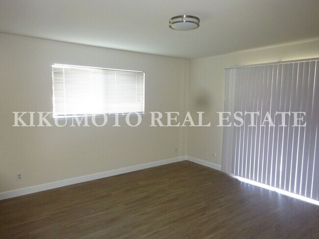 Foto del edificio - 2 bedroom, 2 bath, 2 car garage Half-plex ...