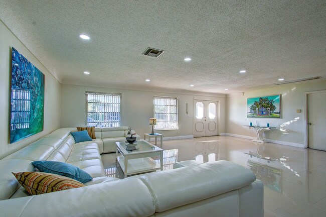 Building Photo - 12893  Guilford Circle