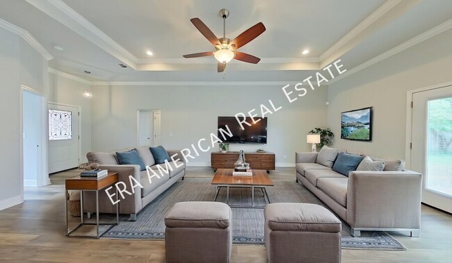 Building Photo - 217 Evergreen Dr