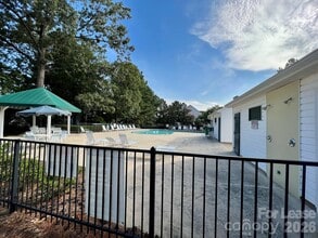 Building Photo - 8433 Southgate Commons Dr