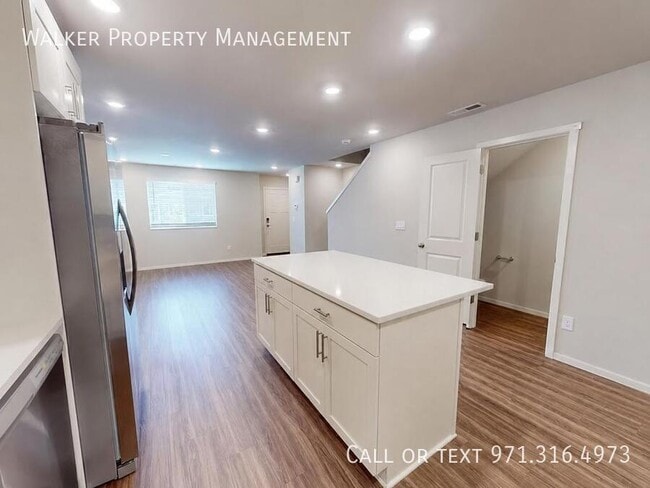 Building Photo - 862 Sifuentez Ct