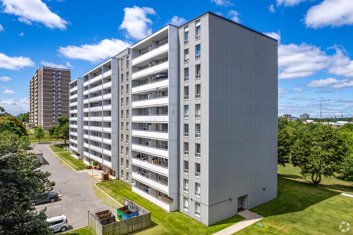 Primary Photo - Antrim Crescent Apartments