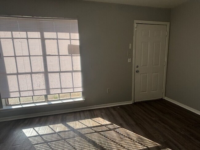 Foto del edificio - 6716 George Washington Dr