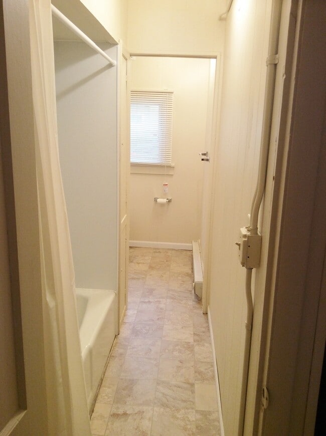 Building Photo - 301 S 10th St