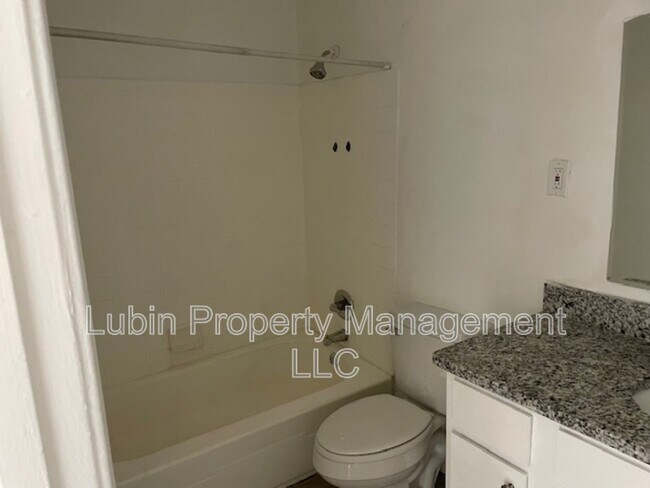 Foto del edificio - 1765 E Raines Rd