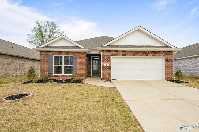 Foto del edificio - 6073 Thorntons Way Cir NW