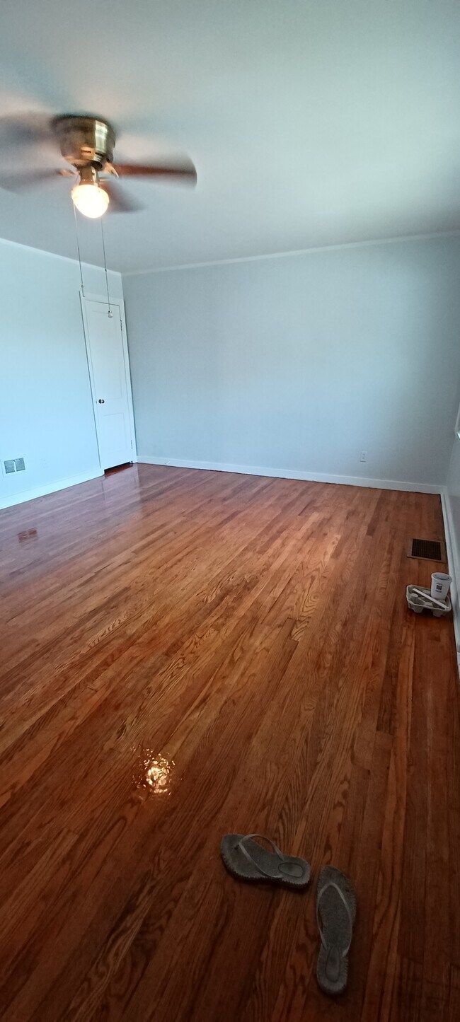 Piso de madera noble - 210 N Penn St