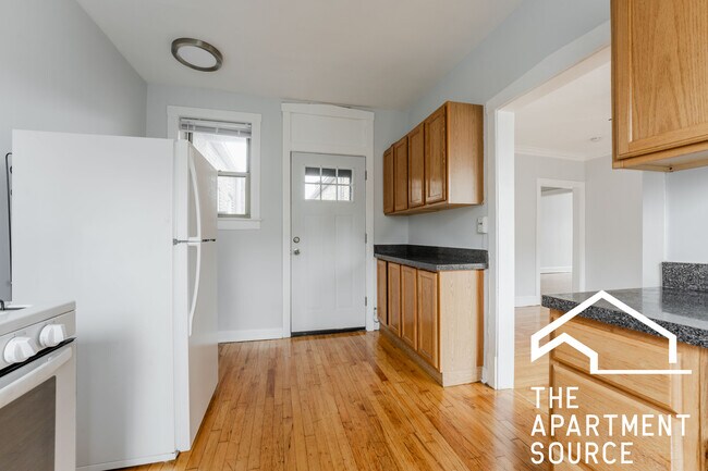Foto del edificio - 2458 W Wilson Ave