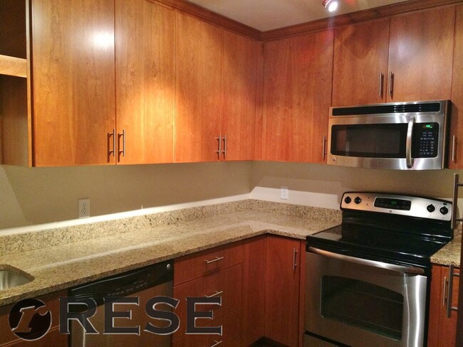 Building Photo - Stunning Condo in Heart of SLC