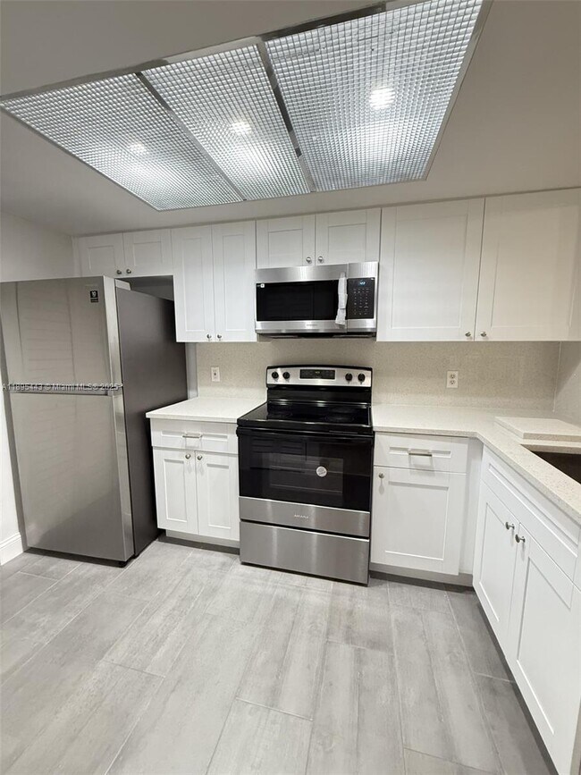 Foto del edificio - 5015 Wiles Rd